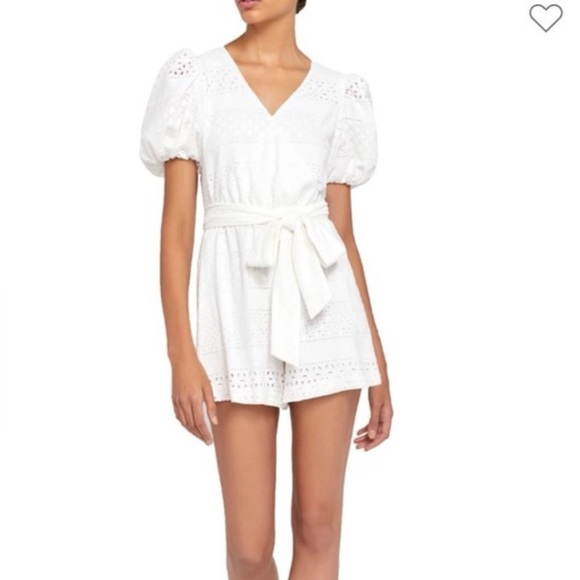 Alice + Olivia Pauline Eyelet
Romper Size 6 $350 - Picture 5 of 8